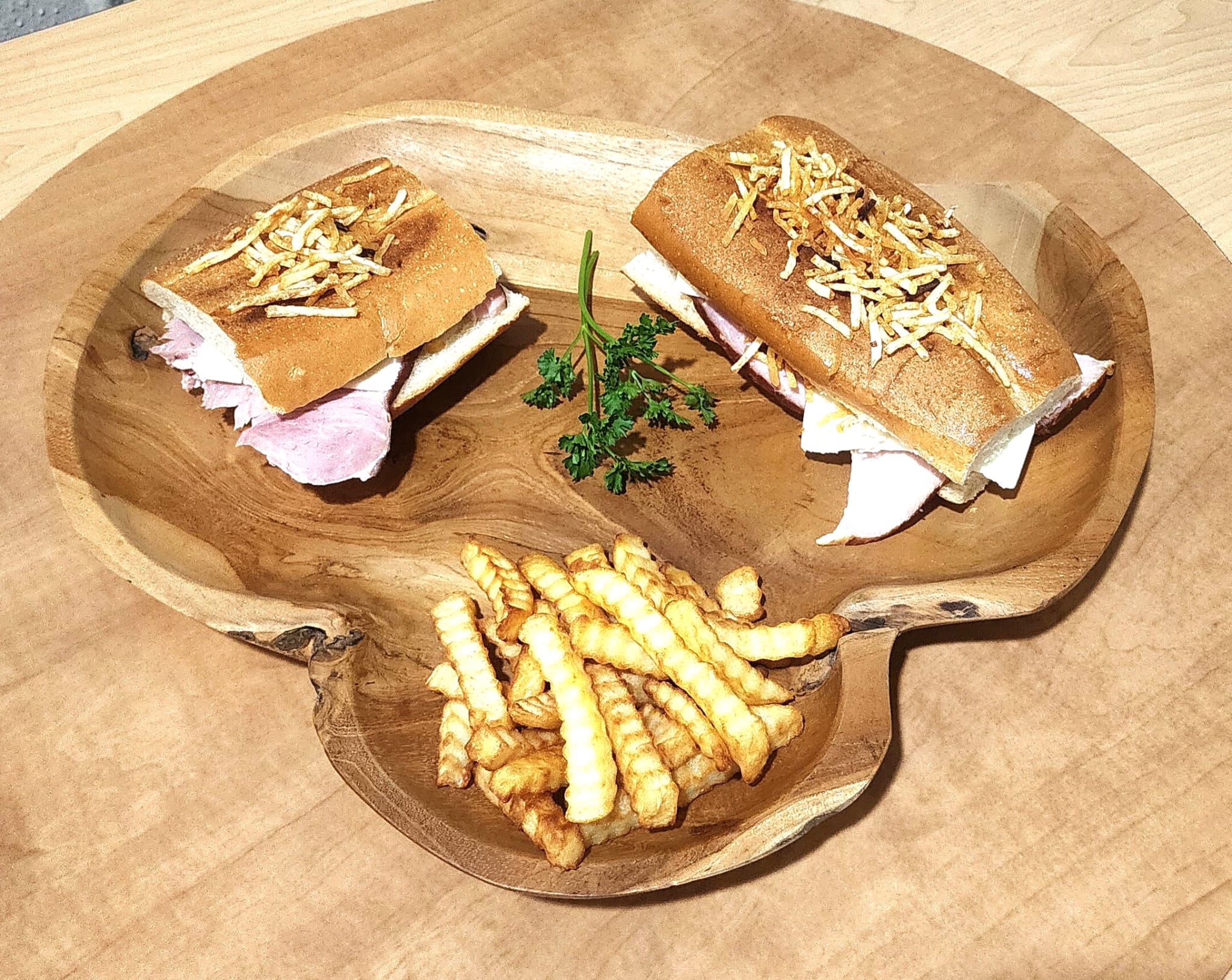 Sándwiches cubanos con papas